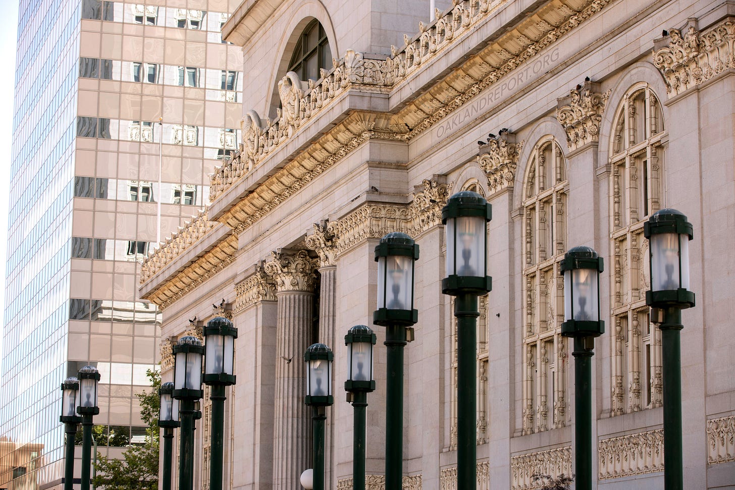 Oakland city hall facade. (Image source: Oakland Report / Adobe Stock) Oakland city hall facade. (Image source: Oakland Report / Adobe Stock)