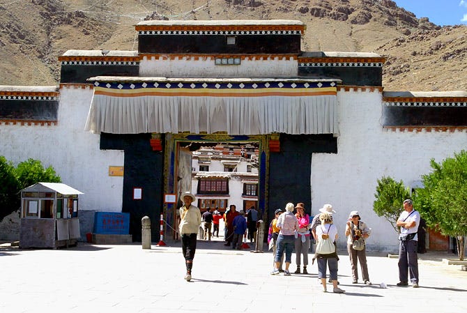 File:Entrance to Tashilhunpo Monastery.jpg