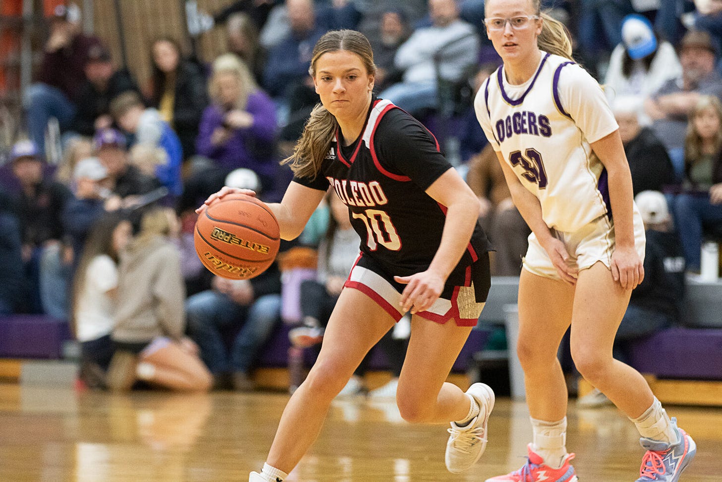 Onalaska's Peyton Holter drives past a defender during Toledo's loss in Onalaska on Jan. 21.