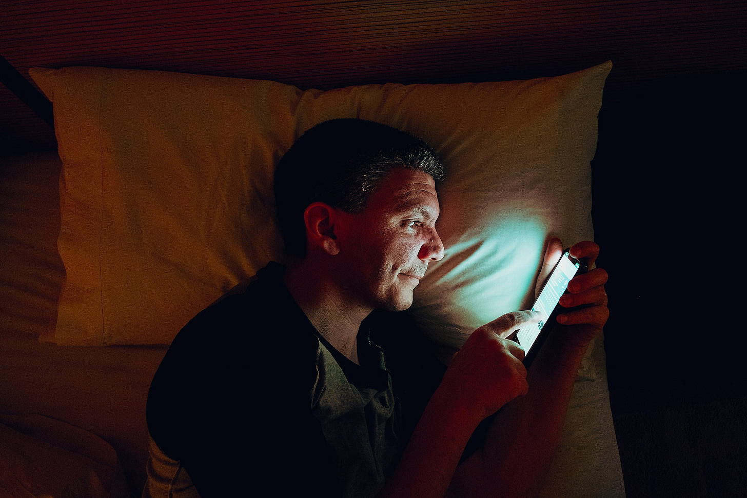 Para dormir bien y con mejor calidad, hay 5 cosas que debes hacer antes | GQ