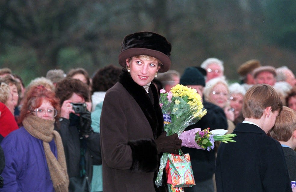 A Princesa Diana (1961-1997) em celebração natalina da Família Real Britânica em 1994 — Foto: Getty Images