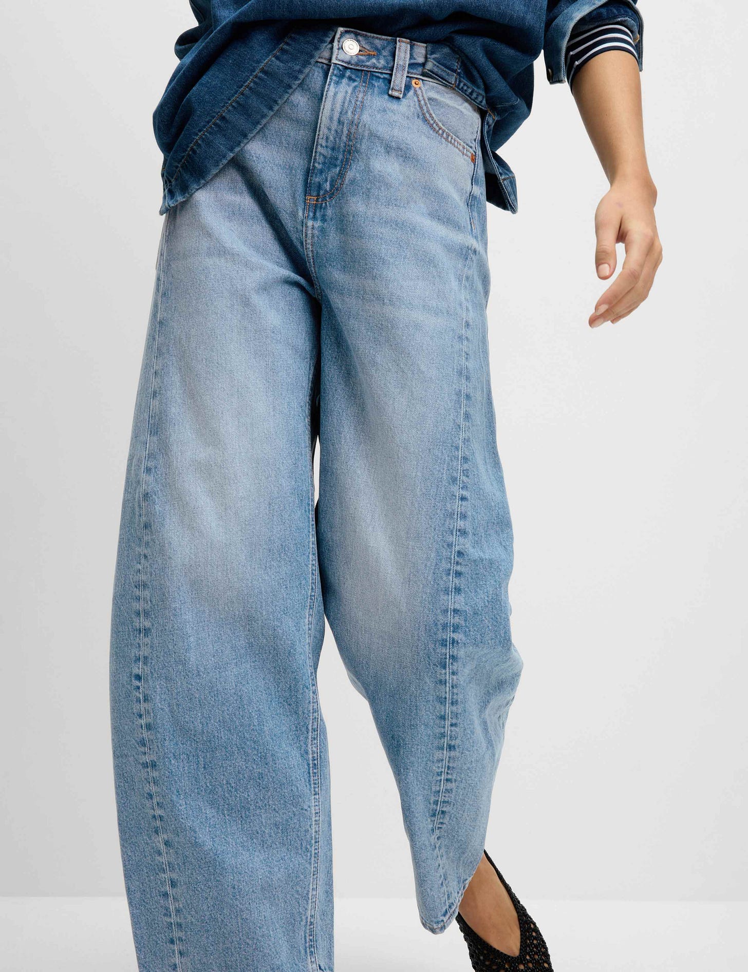 Mid Rise Barrel Jeans 3 of 7