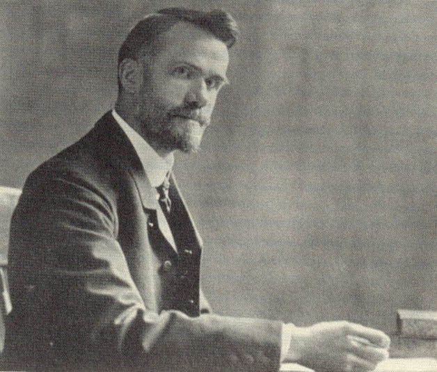 https://upload.wikimedia.org/wikipedia/commons/d/d6/Walter_Rauschenbusch.jpg