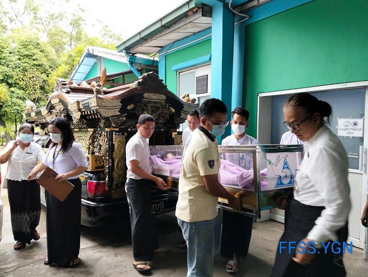 ဓါတ်ပုံတွေကတော့ ဒီနေ့ ရေဝေးသုသာန်မှာ ကျင်းပတဲ့ နိုင်ငံရေးအကျဉ်းသား မဝတ်ရည်အောင်ရဲ့ ဈာပနအခမ်းအနားမြင်ကွင်းတချို့ပဲ ဖြစ်ပါတယ်။  ဓါတ်ပုံများ- ကိုမြအေး၊ ကိုဖိုးညီနဲ့ နာရေးကူညီမှုအသင်း(ရန်ကုန်)