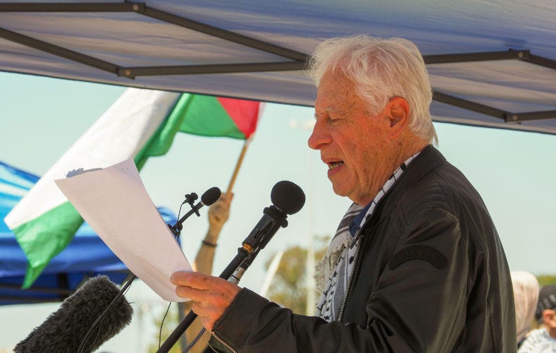 Australia, Canberra, 13th November 2023. Professor Peter Slezak, Jewish Professor of Philosophy at UNSW, addresses hundreds of protesters from around Australia gathered in front of Parliament House to demand that the Australian Government supports a ceasefire in Gaza and raises its voice against Israel's genocidal war on palestinians. Credit: Leo Bild/Alamy Live News. Contributor: Leo Bild / Alamy Stock Photo Image ID: 2T71AJY