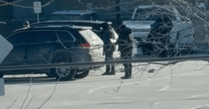 ICE agents in Minnesota are violating state law by switching license plates  | MPR News