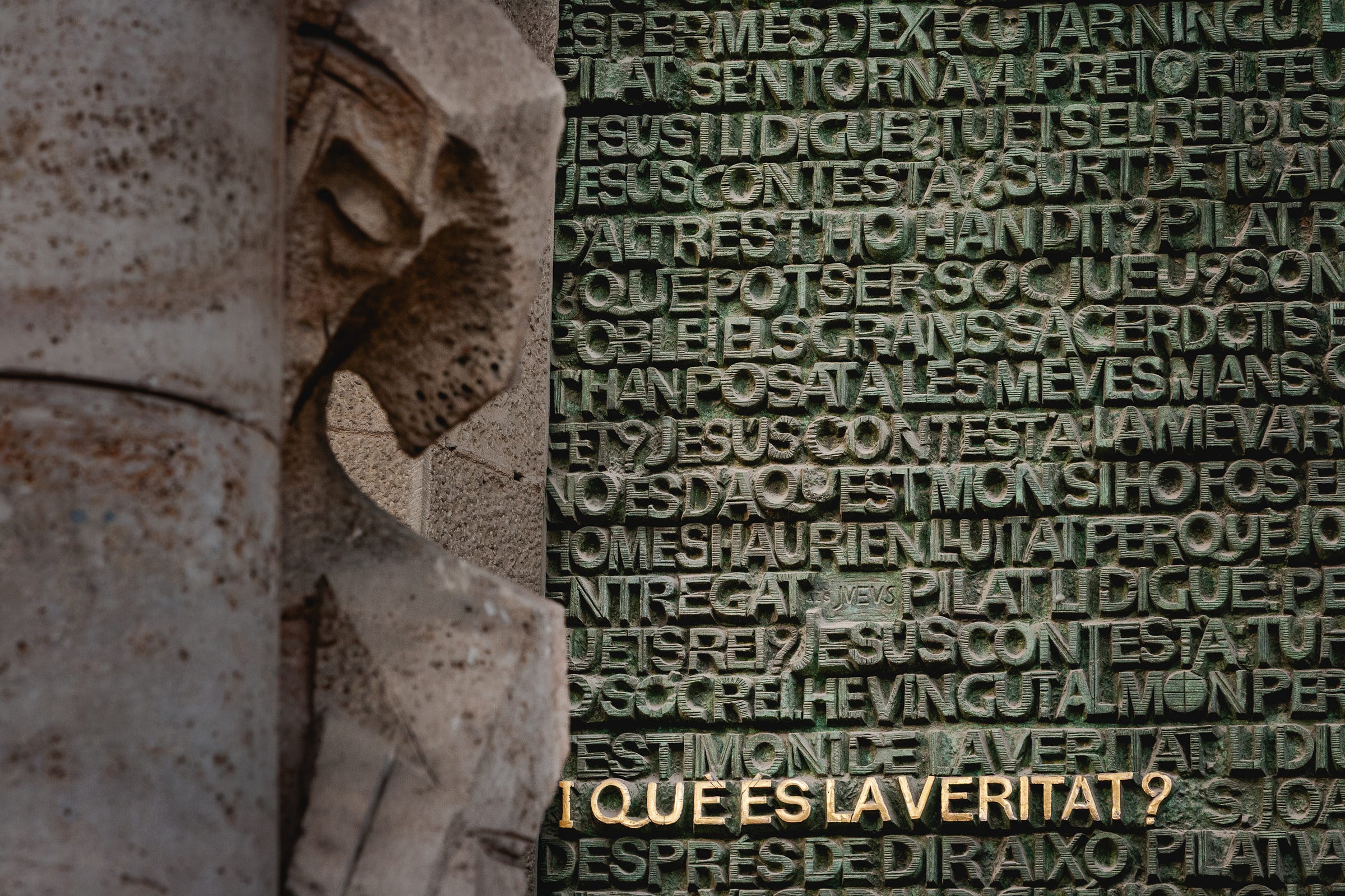 “I què és la veritat?” (What is truth?), south-west facade of the Sagradia Familia, Barcelona, Spain. 1/80, ƒ/11, ISO 1600, 195mm. © Gavin Gough