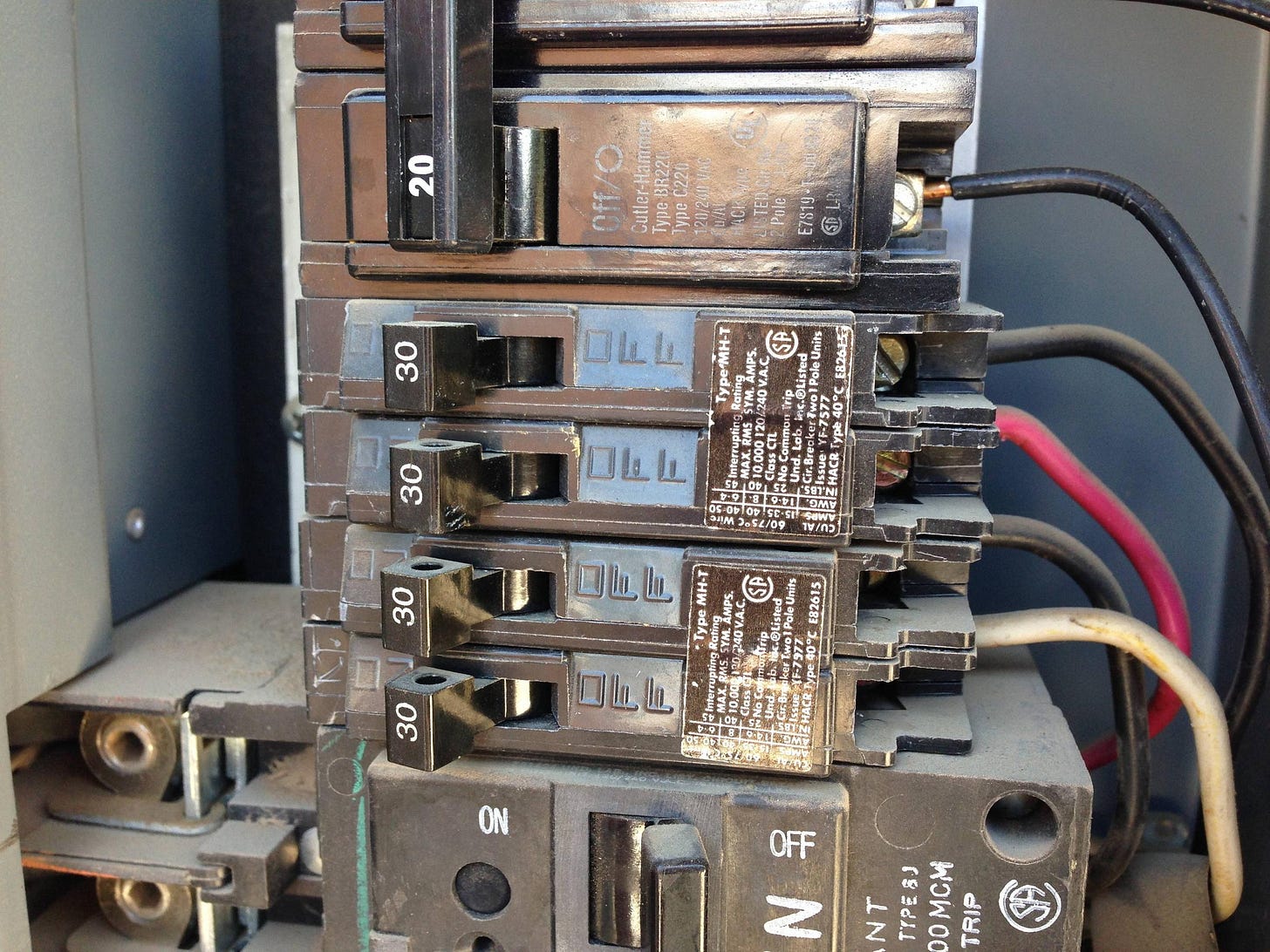 electrical - Using a 30-amp tandem circuit breaker for a 120/240v circuit?  - Home Improvement Stack Exchange