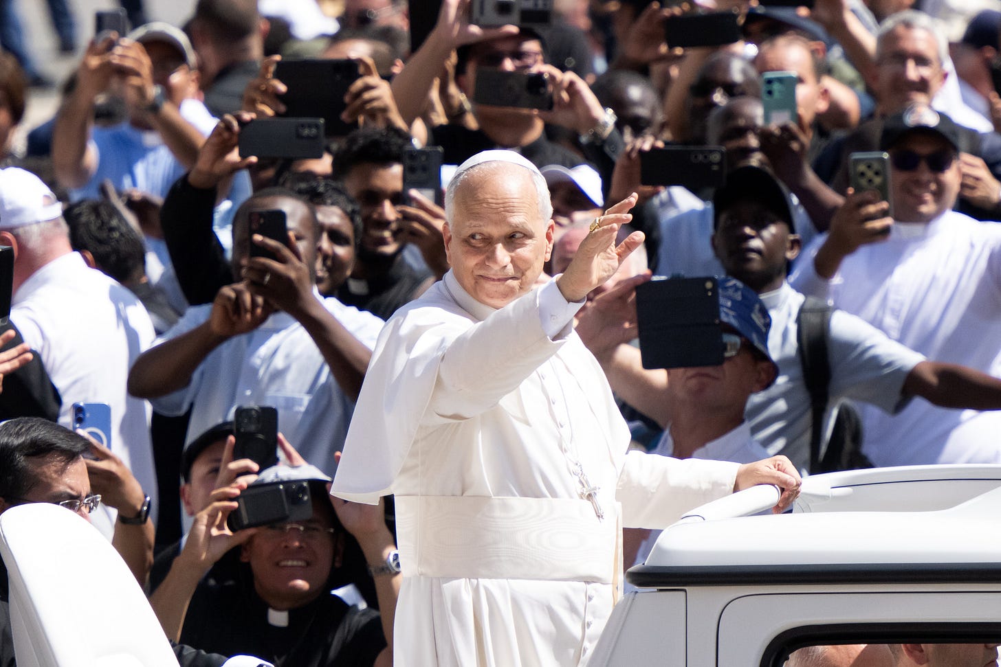 Pope Leo Dismisses Trump’s Criticism, Says He Has ‘No Fear’ of Speaking ...