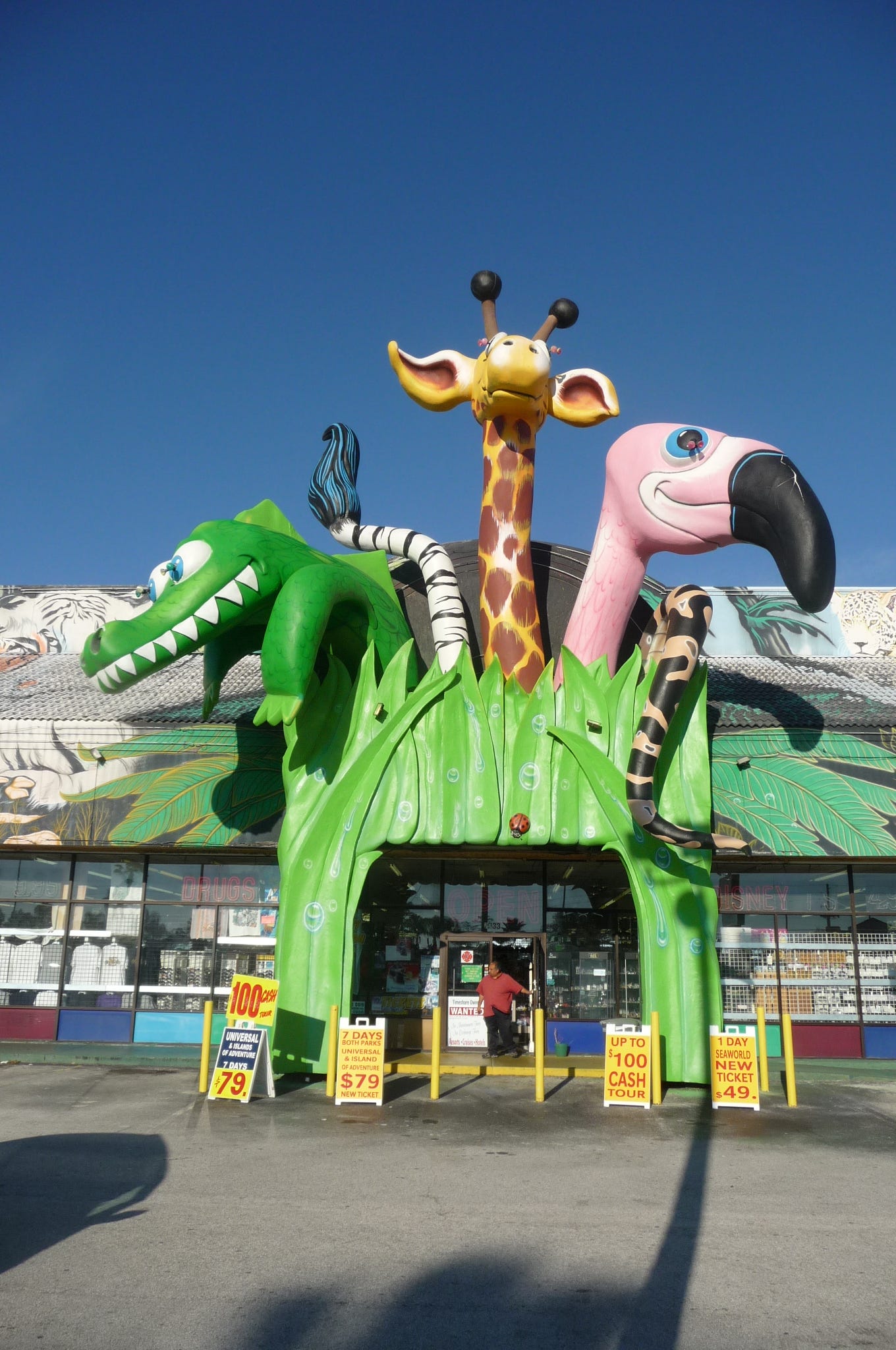 Everyones' favorite three headed Flarafigator, guarding the gates of Orlando.