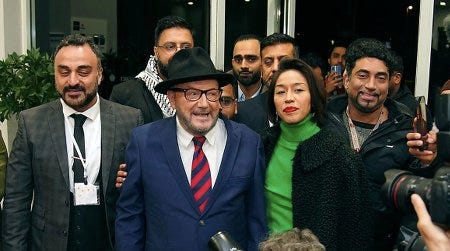 George Galloway, le soir de sa victoire à Rochdale George Galloway, le soir de sa victoire à Rochdale