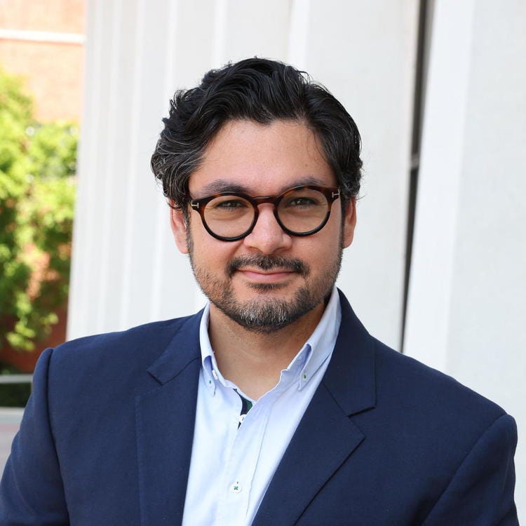 Headshot of Jose Echeverria