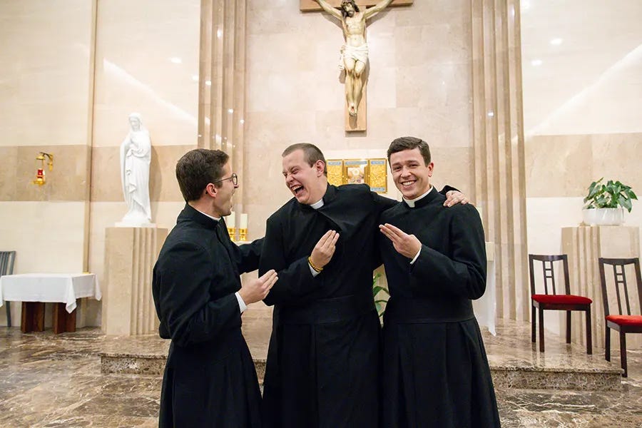 Toma del hábito de legionario de Cristo | H. Giovanni: “Los jóvenes aman a  Cristo y no tienen miedo a entregarse a Él” - Regnum Christi España