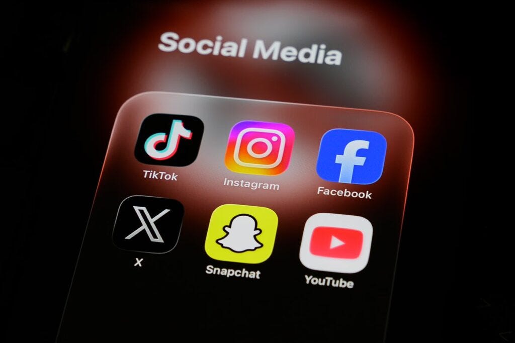 Franca proíbe redes sociais Franca proíbe redes sociais