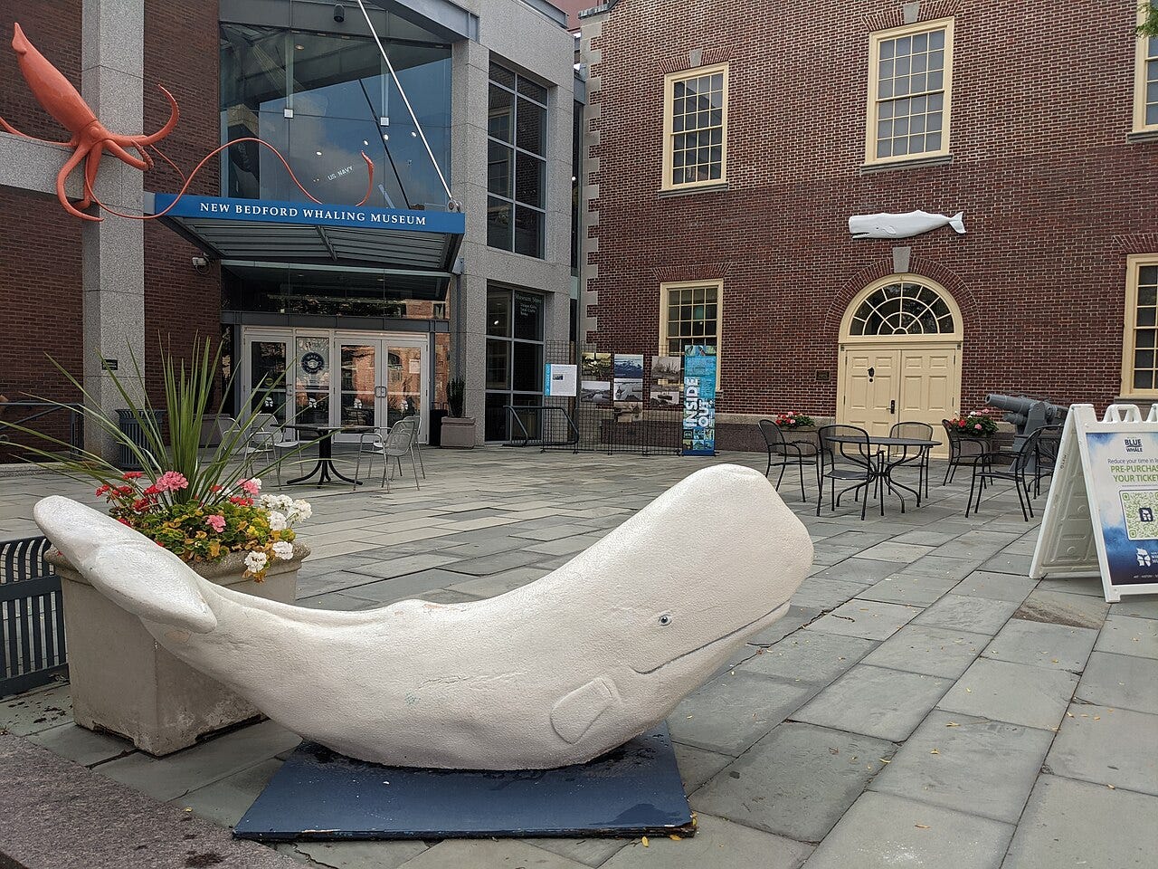 New Bedford Whaling Museum — Gloworo / CC BY-SA 4.0 (Wikimedia Commons) New Bedford Whaling Museum — Gloworo / CC BY-SA 4.0 (Wikimedia Commons)