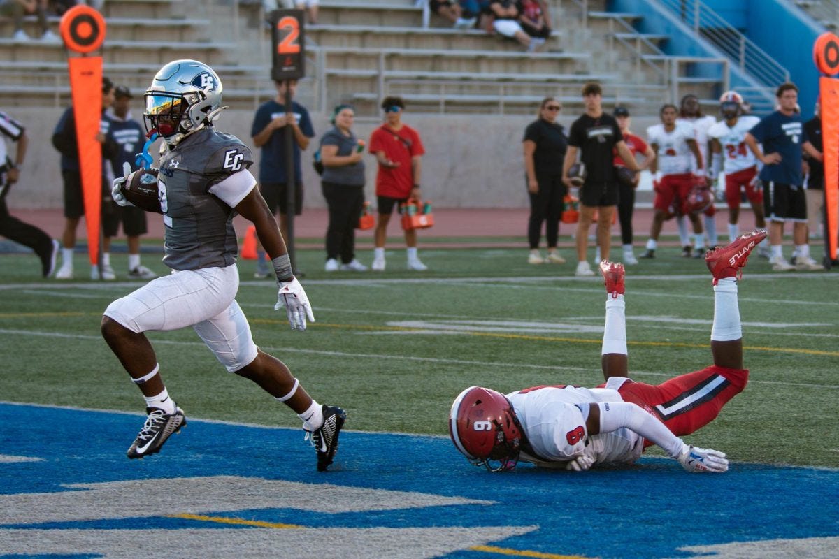 El Camino running back Jaden Moore avoids the contact and gets the 16 yard rushing touchdown at Murdock Stadium on Aug. 30. Moore and the Warriors went on the beat Santa Barbara Community College 68-6. (Ryan Hirabayashi | The Union)