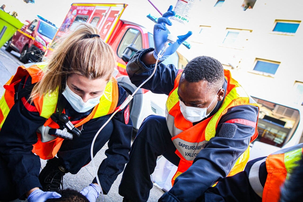 Saturday, November 19, a man suffered a heart attack after feeling unwell on a line 4 bus in Argenteuil (Val-d'Oise).  He was revived by firefighters.