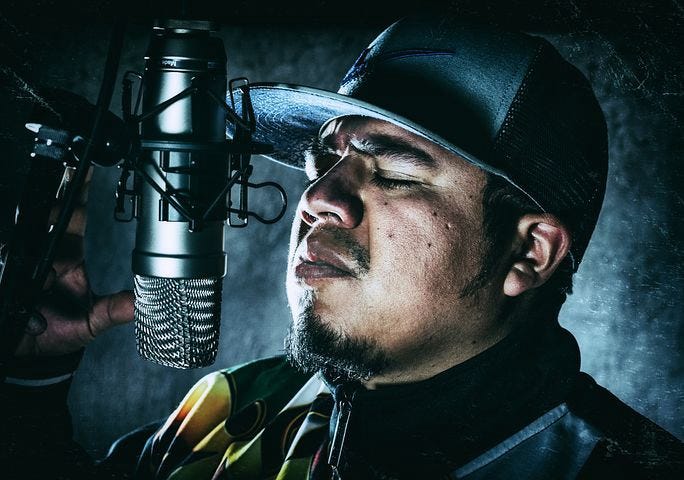 A singer struggling to articulate his voice against a microphone and wondering how to build self confidence instantly.