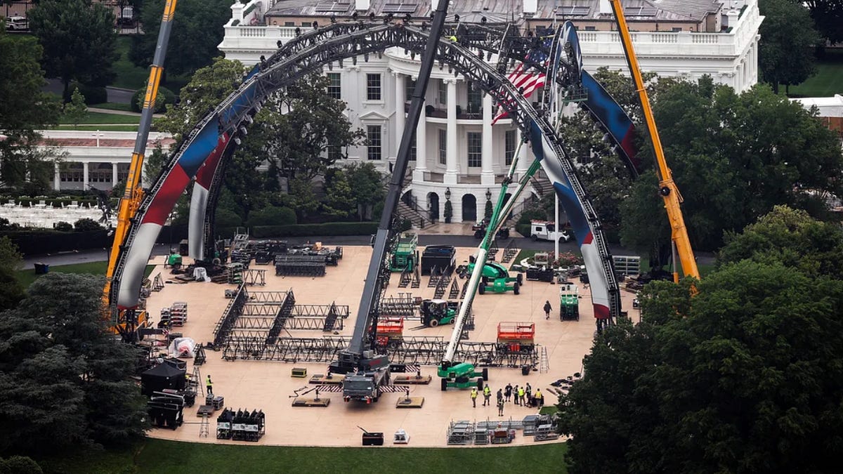 Trump's fighting ring is going up on White House grounds