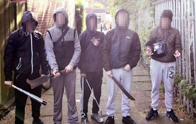 Out of pure curiosity what's the danish word for the UK "chavs" or scottish  "neds". Was in Hjørring the other day and saw a group of lads like them in  the picture