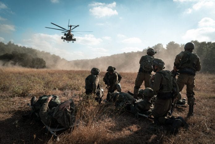 Et bilde som inneholder utendørs, himmel, soldat, gress

KI-generert innhold kan være feil.