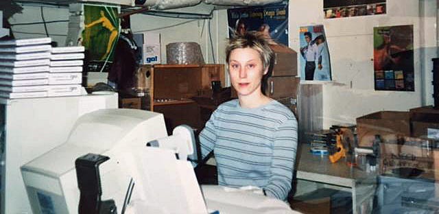 A person sitting at a desk

AI-generated content may be incorrect.