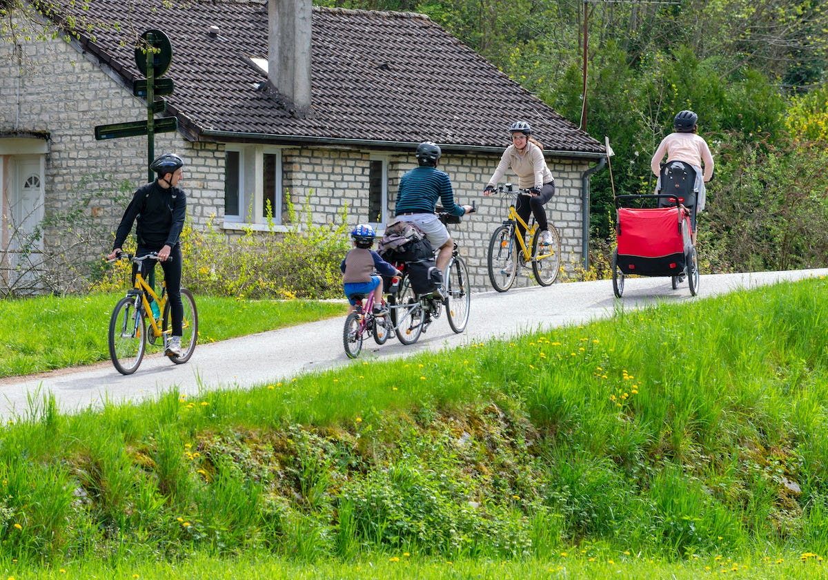 Biking along the Canal du Nivernais
