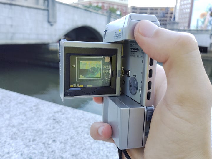 NECPC-DC200K Picona（ピコナ） 液晶ディスプレイデジタルカメラ NEC Picona PC-DC200K - by Digital-Camera-History