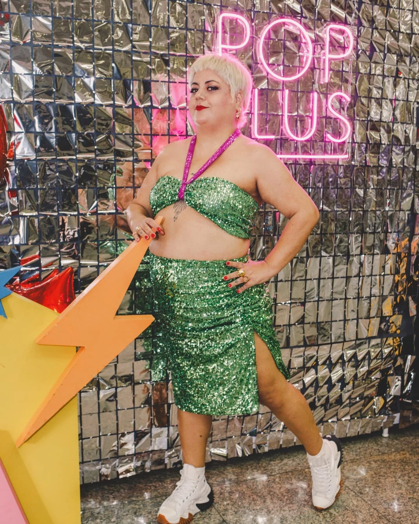 Pode ser uma arte pop de 1 pessoa e texto que diz "POP LUS"