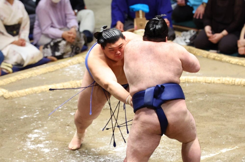 Onosato (left) battles Gonoyama on Day 6 of the Summer Basho. With Onosato on the cusp of promotion to yokozuna, there could soon be two titans at the top of the sport fighting for titles.
