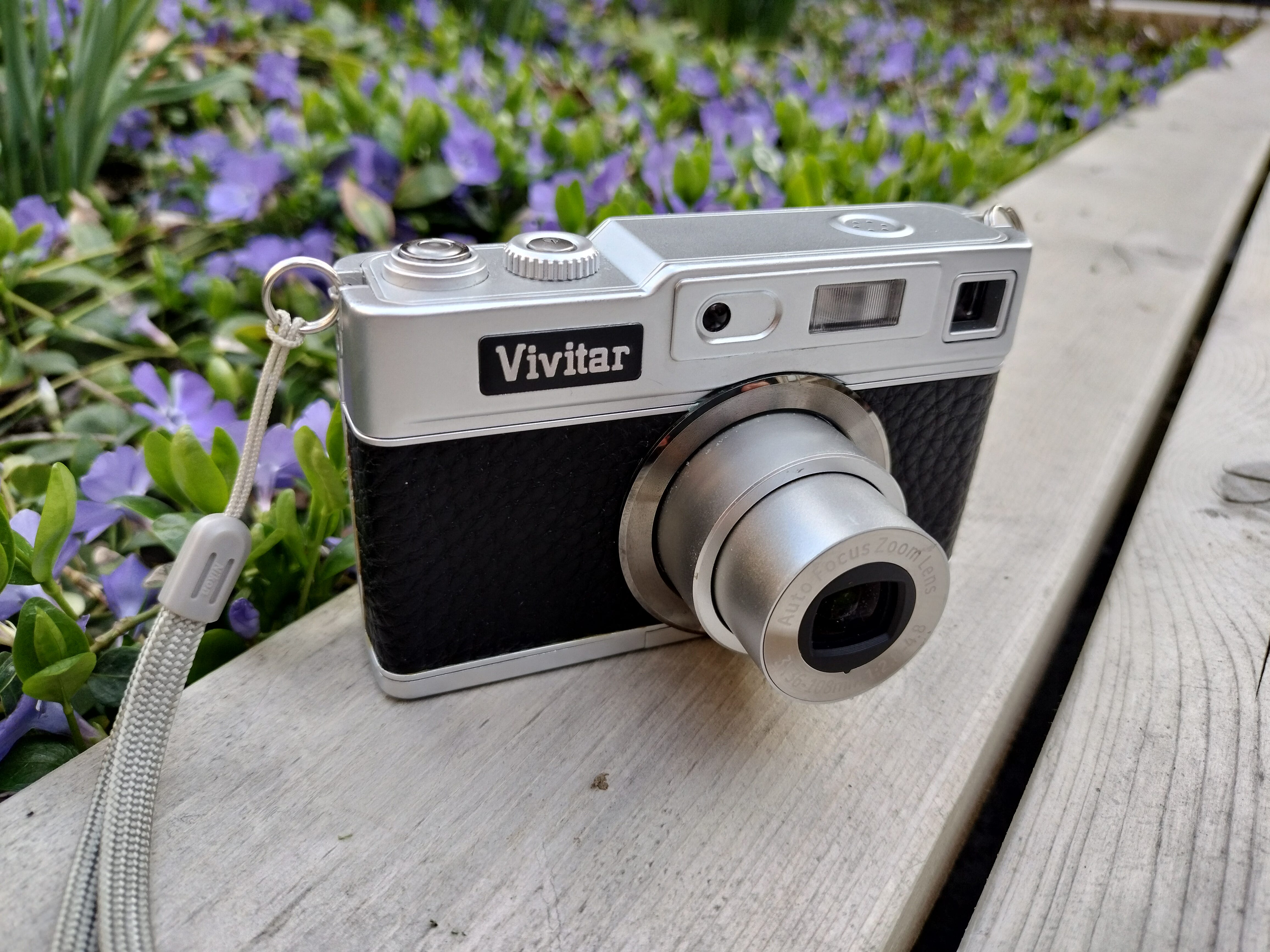 Vivitar Vivicam 8027 - by Digital-Camera-History
