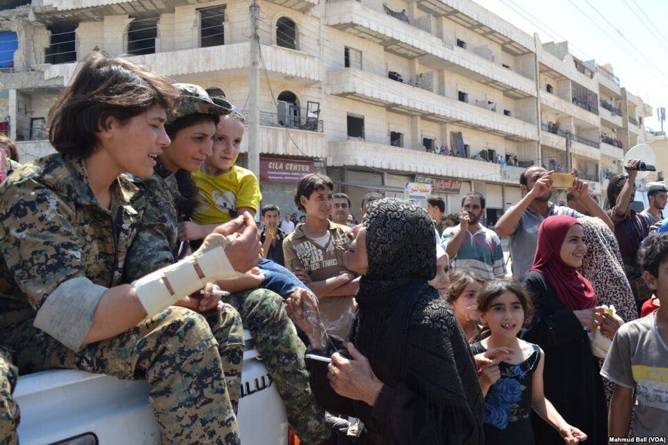 File:Forces démocratiques syriennes Manbij 2016.jpg