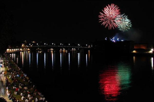 Fireworks, Toulouse, Pont Neuf, by Laurent Bardelot picture