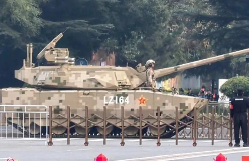 北京长安大街,共军曝光的新型中型战车/图片田畅提供 北京长安大街,共军曝光的新型中型战车/图片田畅提供