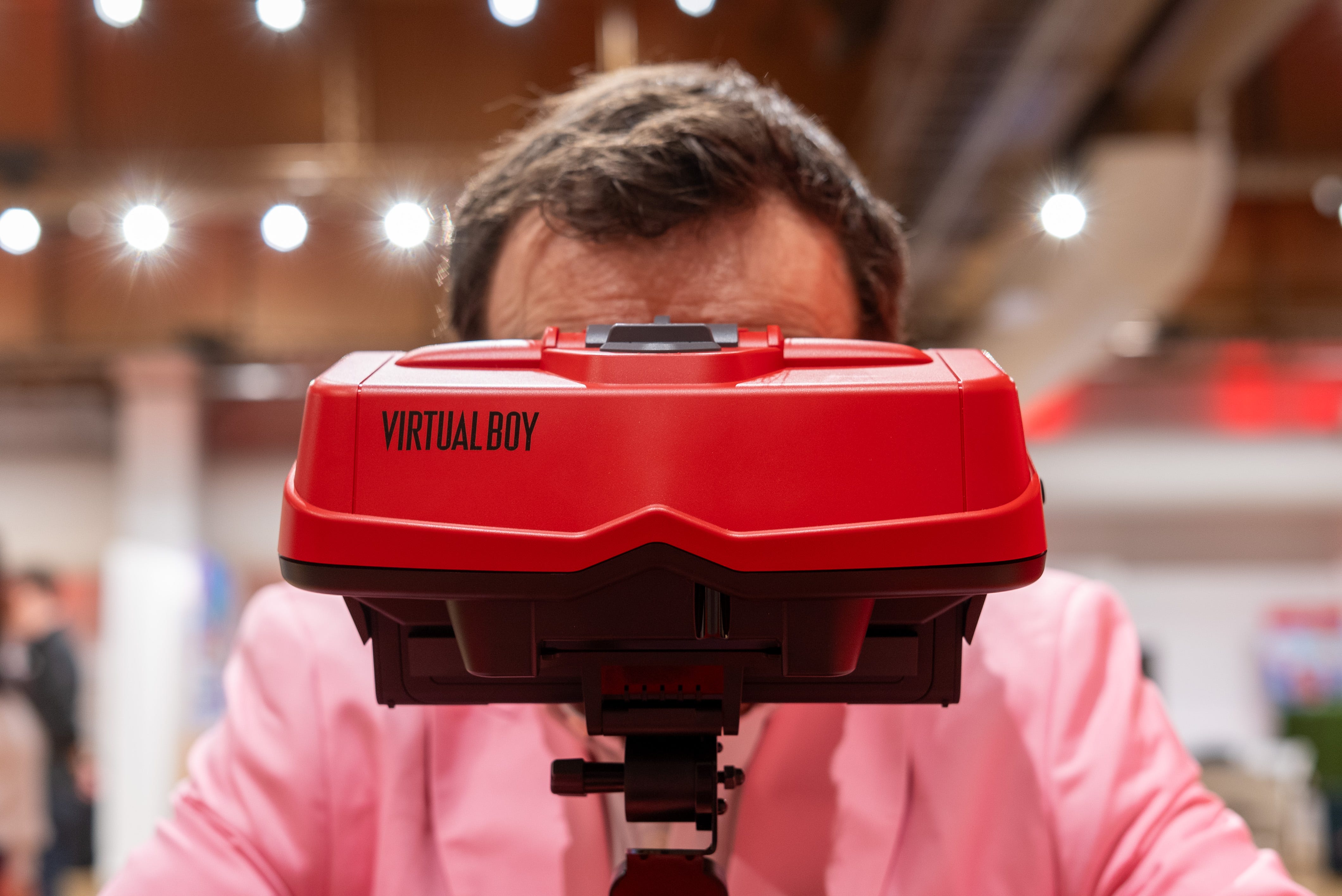 Nintendo Virtual Boy hands-on: the 3D game console of your