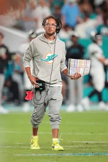 How hot Mike McDaniel's seat is after Dolphins' ugly start to season - Yahoo Sports How hot Mike McDaniel's seat is after Dolphins' ugly start to season - Yahoo Sports