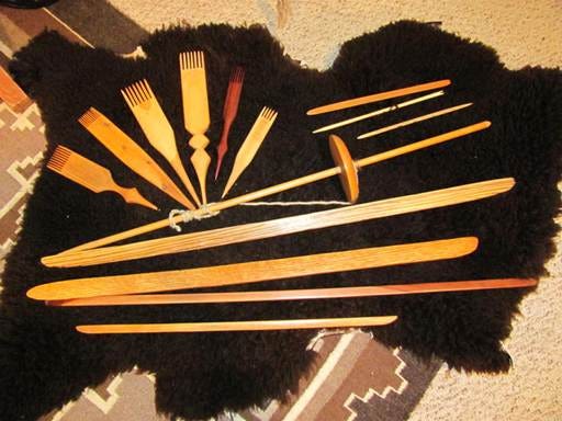 Traditional Navajo Looms and Tools - CNCH