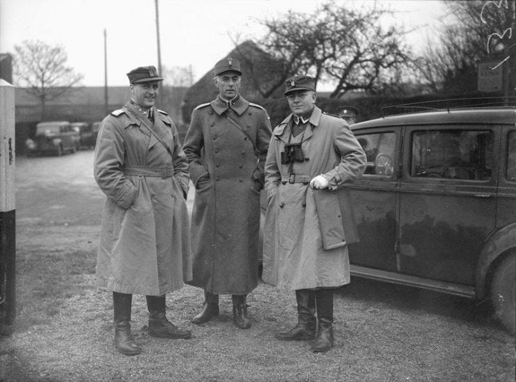 Fashion and History: The Burberry Trench Coat and the Representation of Masculinity in World War I – Chariot Journal Fashion and History: The Burberry Trench Coat and the Representation of Masculinity in World War I – Chariot Journal