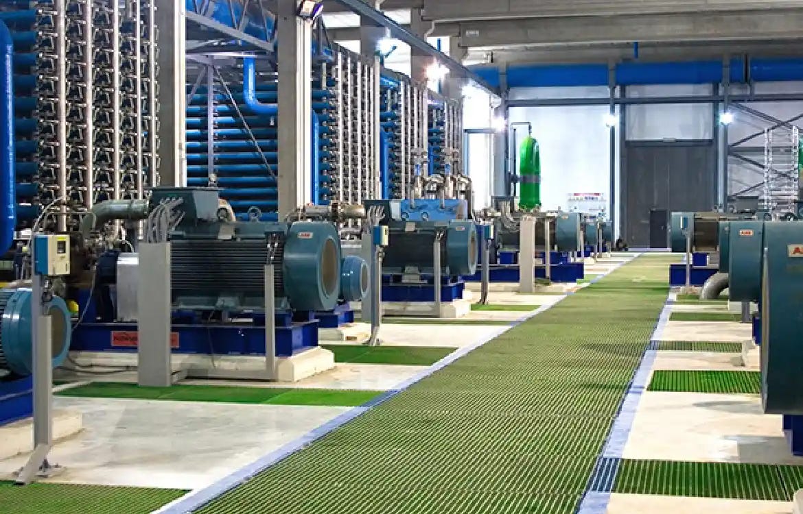 Emasa abre a concurso la segunda fase del parque fotovoltaico en la  desaladora de El Atabal