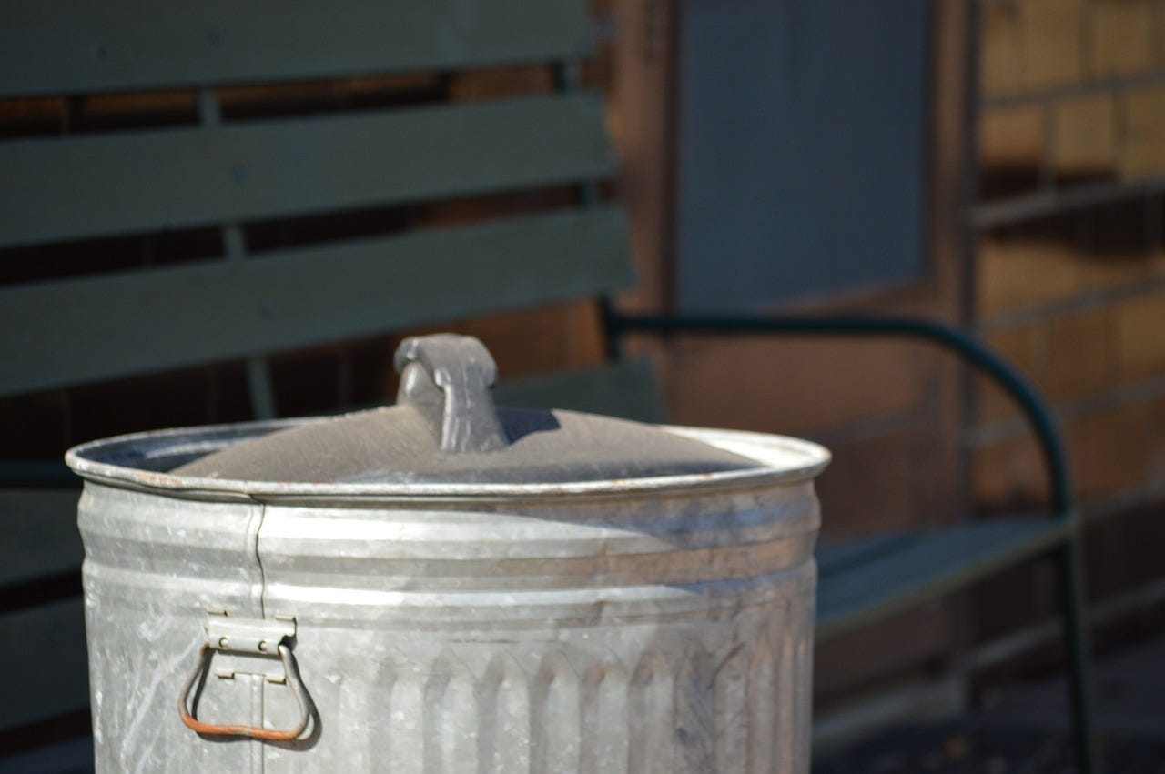Picture of a trash can Picture of a trash can
