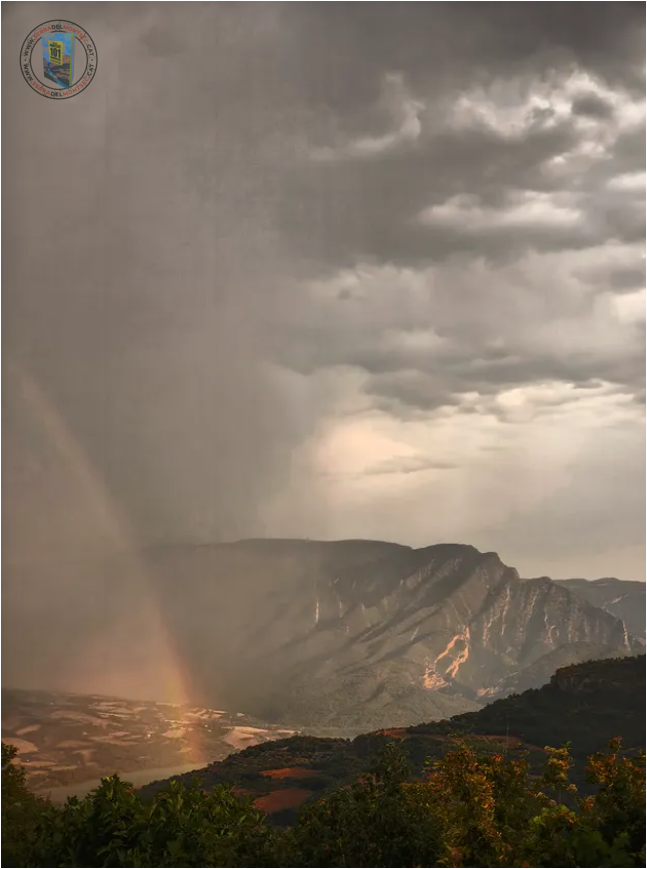 Una tarda d’estiu i tempesta a la cara nord del Montsec de Rúbies des del Castell de Mur. Una tarda d’estiu i tempesta a la cara nord del Montsec de Rúbies des del Castell de Mur.