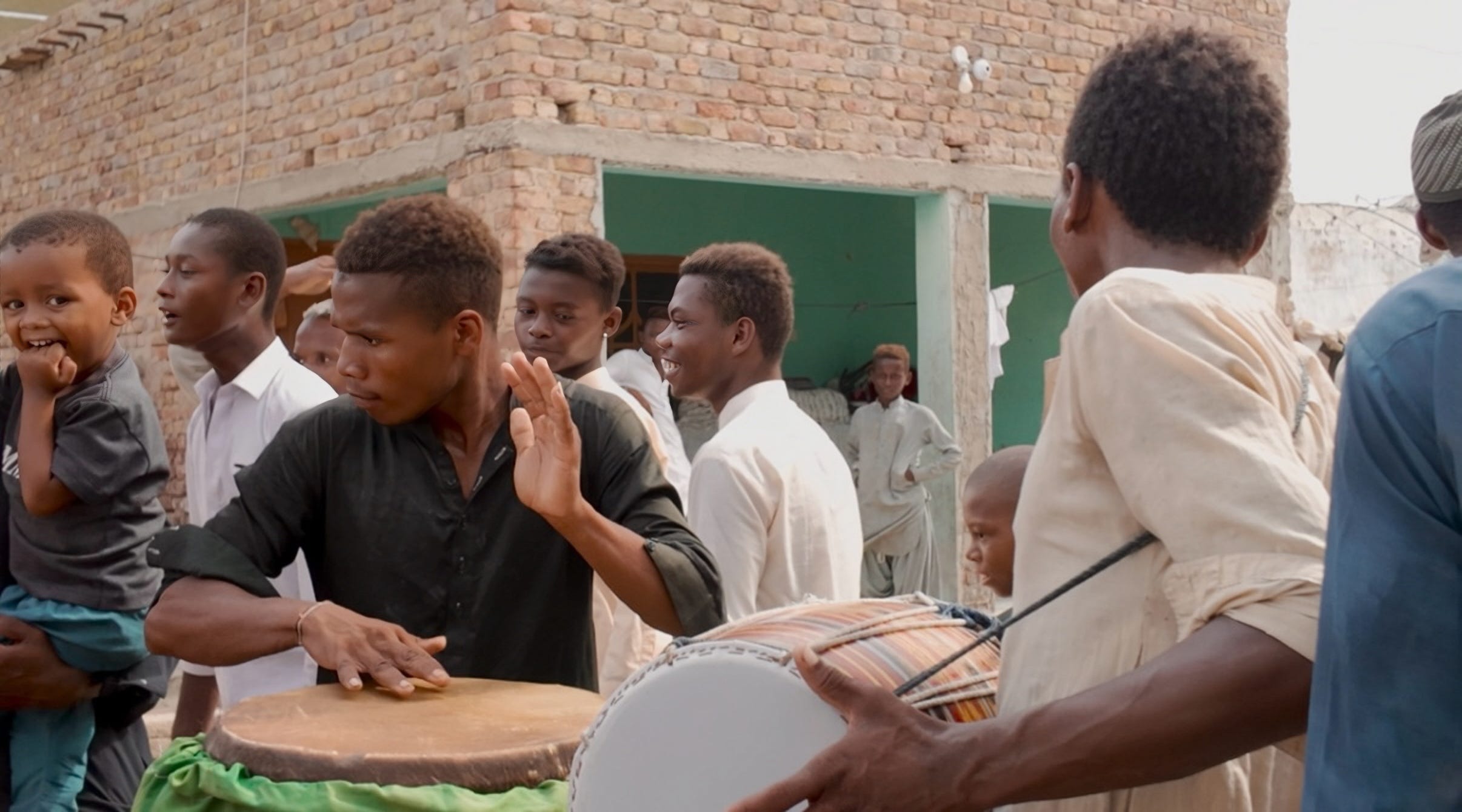 How Sound Makes the Sheedi Visible in Pakistan
