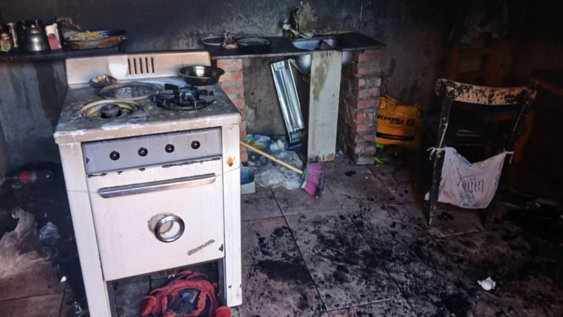 Una mujer hospitalizada luego del incendio en una vivienda