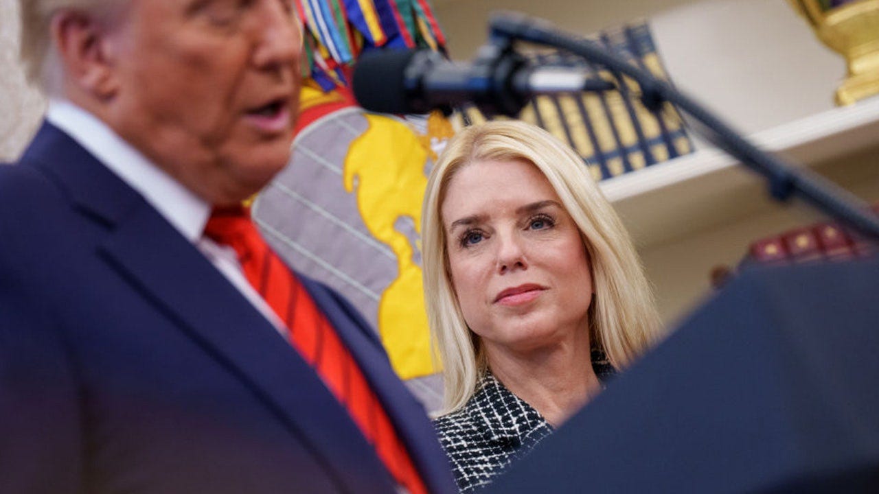 Bondi directs DOJ to launch probe into Trump-Russia investigation | FOX 32  Chicago