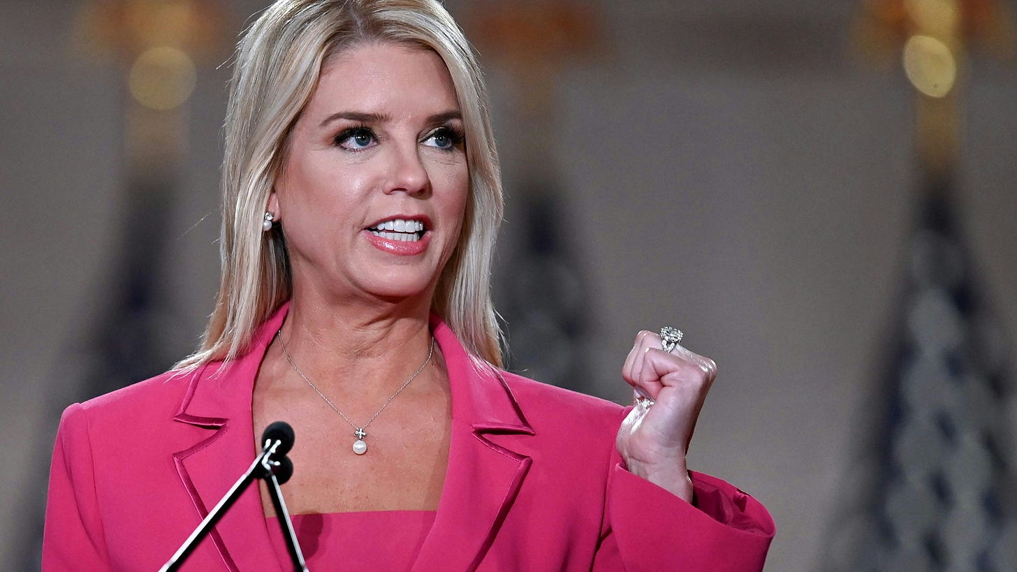 Pam Bondi, ehemalige Generalstaatsanwältin von Florida, wurde von Donald Trump zur neuen US-Justizministerin nominiert. | Heute.at Pam Bondi, ehemalige Generalstaatsanwältin von Florida, wurde von Donald Trump zur neuen US-Justizministerin nominiert. | Heute.at