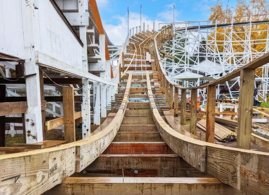Wildcat at Lake Compounce retrack work