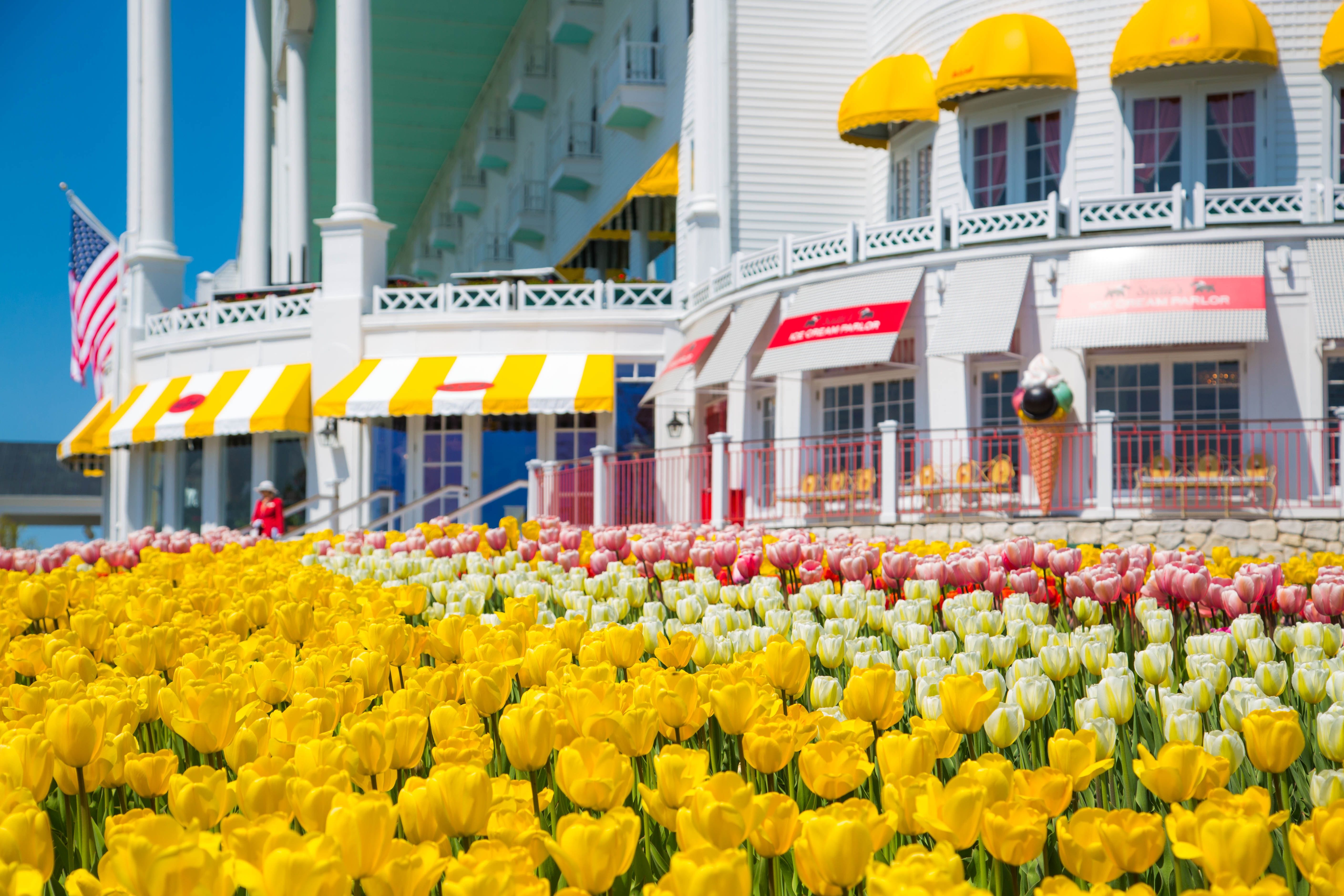 Visual tour of Grand Hotel, Mackinac Island Michigan. Professional photos. Custom maps. 