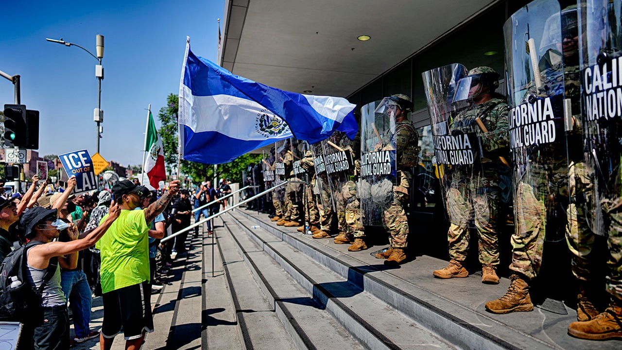 LA ICE raids: Hundreds back in downtown LA for 4th day of ICE protests |  Live updates - ABC7 Los Angeles