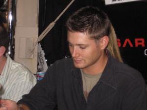 Fangasm! Jensen signs for Lynn at Comic Con 08