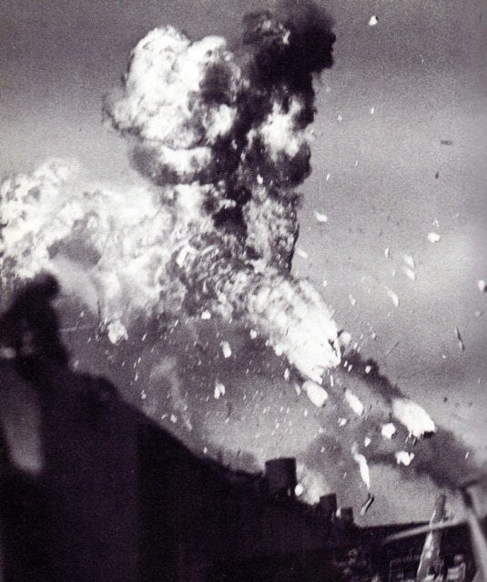 WWII Fighting on USS Intrepid - Kamikaze Attack WWII Fighting on USS Intrepid - Kamikaze Attack